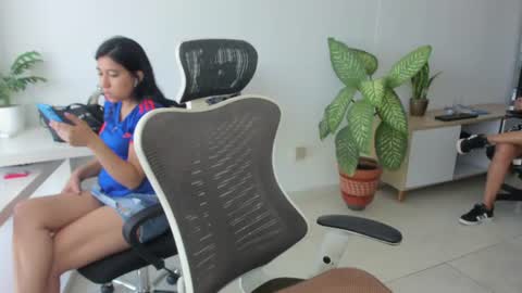 Snapshot of emillybrowm chatting on 07/03/26, 02:01 Emilly online show from 07/03/26, 02:01