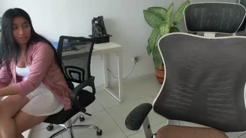 Snapshot of emillybrowm chatting on 07/22/26, 03:48 Emilly online show from 07/22/26, 03:48