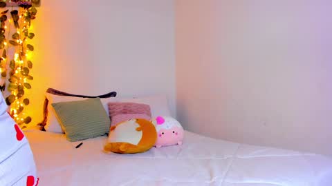 Snapshot of emillyhils1 chatting on 02/18/25, 11:55 emilly online show from 02/18/25, 11:55