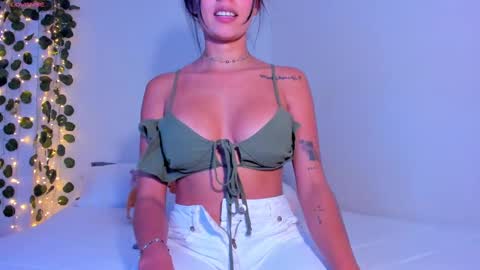 Snapshot of emillyhils1 chatting on 10/11/25, 07:12 emilly online show from 10/11/25, 07:12