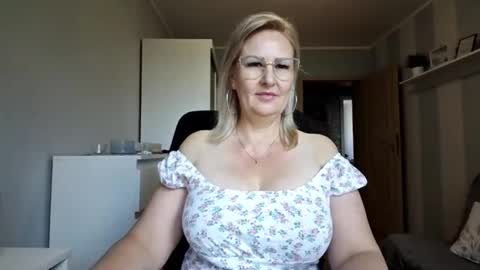 EmillyLove online show from 05/23/26, 08:29