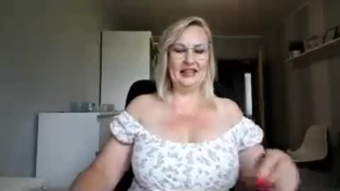 EmillyLove online show from 06/23/26, 06:44