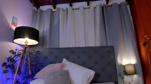 Emilly Kiss online show from 10/06/25, 01:08