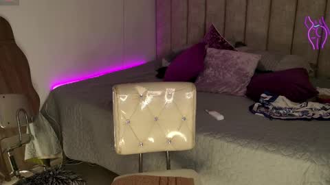 Snapshot of emily_____ chatting on 03/03/25, 04:56  emily valentina     online show from 03/03/25, 04:56