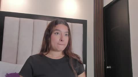 Snapshot of emily__harper_ chatting on 05/20/26, 11:38 Emily online show from 05/20/26, 11:38