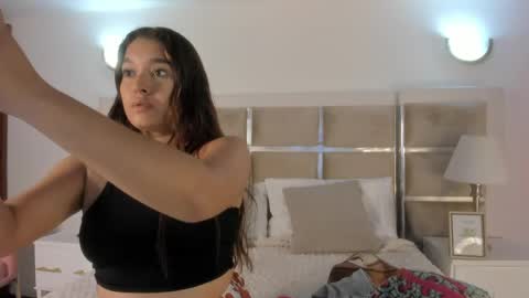 Snapshot of emily__harper_ chatting on 05/28/26, 12:24 Emily online show from 05/28/26, 12:24
