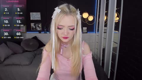 Snapshot of emily_air chatting on 12/28/24, 01:18 Emily online show from 12/28/24, 01:18