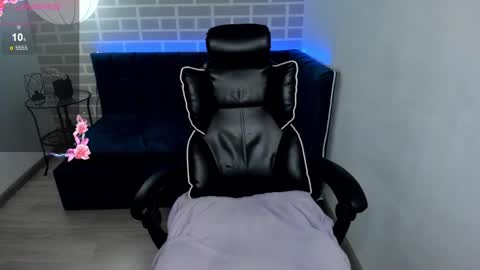 Emily 3 online show from 01/19/25, 07:25