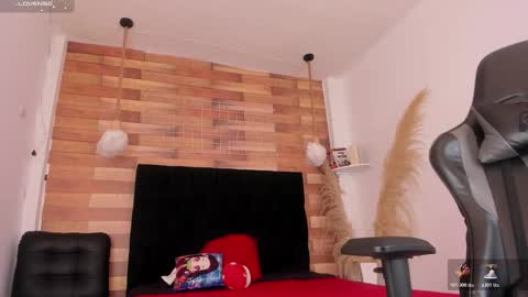 emily_brown04 online show from 01/06/26, 11:14