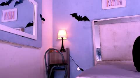 emily_castillo1_ online show from 11/24/25, 03:28