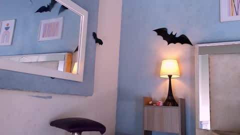 emily_castillo1_ online show from 11/30/25, 11:47