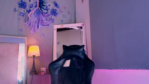 emily_castillo1_ online show from 05/23/26, 07:35
