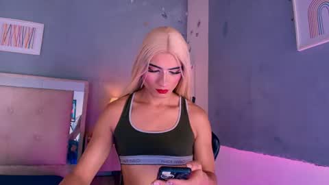 emily_castillo1_ online show from 07/08/26, 04:50