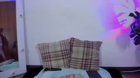 Snapshot of emily_cookk chatting on 06/23/26, 06:22 Emily online show from 06/23/26, 06:22