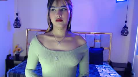 Snapshot of emily_fox_3 chatting on 01/28/25, 12:11 emily fox 3 online show from 01/28/25, 12:11