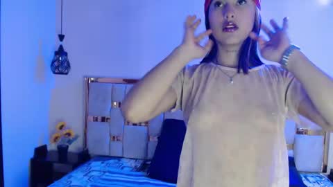 Snapshot of emily_fox_3 chatting on 01/31/25, 12:18 emily fox 3 online show from 01/31/25, 12:18