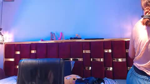 Snapshot of emily_fox_3 chatting on 10/30/25, 11:44 emily fox 3 online show from 10/30/25, 11:44