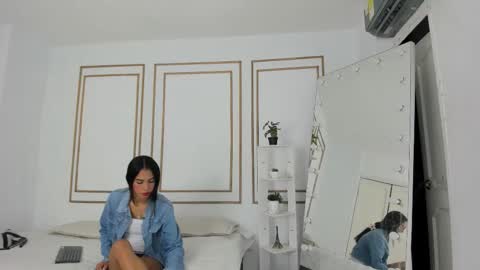 emily_gaviria1 online show from 03/26/26, 12:11