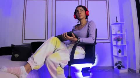 emily_gaviria1 online show from 06/06/26, 12:43