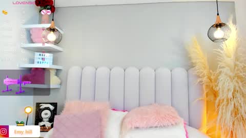 EMILY   Monday 5-2 am From Tuesday to Friday5-1 am Colombia time online show from 01/17/25, 03:23