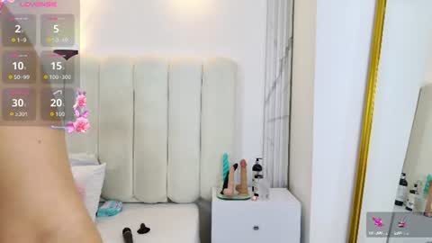 emily_hilton1 online show from 06/19/26, 06:34