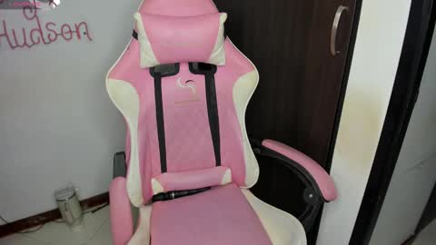 independet model online show from 02/18/25, 10:14