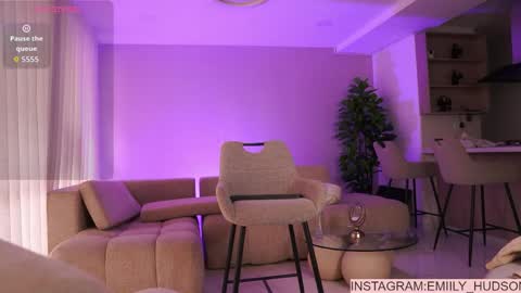 Snapshot of emily_huddson_ chatting on 06/05/26, 09:09 independet model online show from 06/05/26, 09:09
