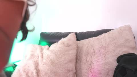 mily online show from 03/21/26, 01:48