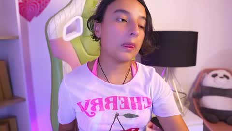 Snapshot of emily_jonexs_ chatting on 05/23/26, 03:38 mily online show from 05/23/26, 03:38