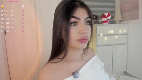 EmilyKenner  Independent model  online show from 12/17/25, 09:26