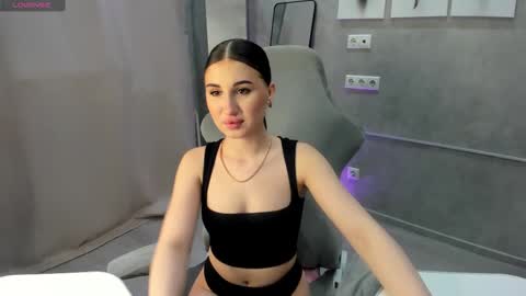 Snapshot of emily_lews chatting on 02/24/26, 04:21 Emily online show from 02/24/26, 04:21