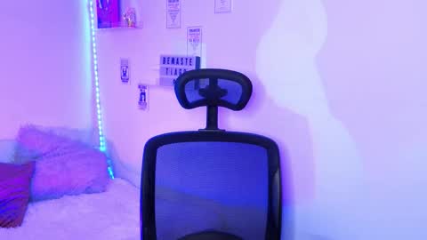 Emily Lindey online show from 03/08/26, 05:44