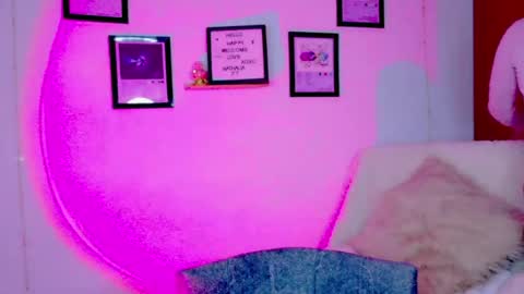 Emily Lindey online show from 07/08/26, 06:40