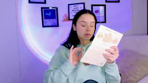 Emily Lindey online show from 07/10/26, 07:12