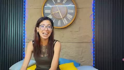 Snapshot of emily_loperaa chatting on 06/18/26, 12:00 Emily online show from 06/18/26, 12:00
