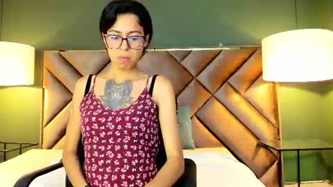 Snapshot of emily_loperaa chatting on 06/20/26, 02:14 Emily online show from 06/20/26, 02:14