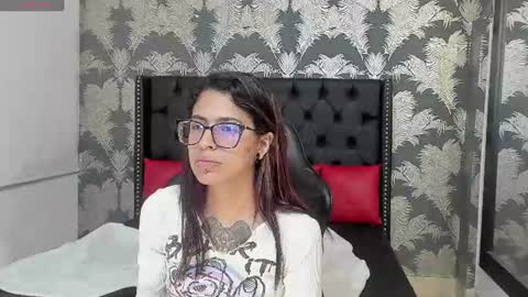 Snapshot of emily_loperaa chatting on 06/21/26, 11:40 Emily online show from 06/21/26, 11:40