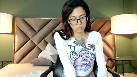 Snapshot of emily_loperaa chatting on 06/22/26, 03:25 Emily online show from 06/22/26, 03:25