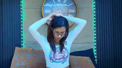 Snapshot of emily_loperaa chatting on 07/10/26, 10:45 Emily online show from 07/10/26, 10:45