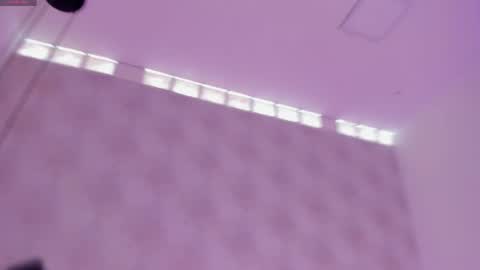 emily_luve online show from 04/18/26, 07:51