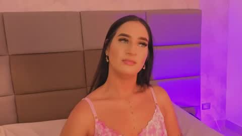 Snapshot of emily_luve chatting on 05/04/26, 07:54 emily_luve online show from 05/04/26, 07:54