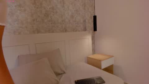 Snapshot of emily_luve chatting on 07/08/26, 11:37 emily_luve online show from 07/08/26, 11:37