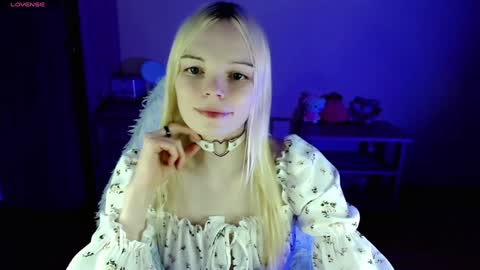 Snapshot of emily_nyaffe chatting on 12/16/24, 10:24 Lia online show from 12/16/24, 10:24