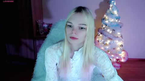 Snapshot of emily_nyaffe chatting on 01/02/25, 09:18 Lia online show from 01/02/25, 09:18