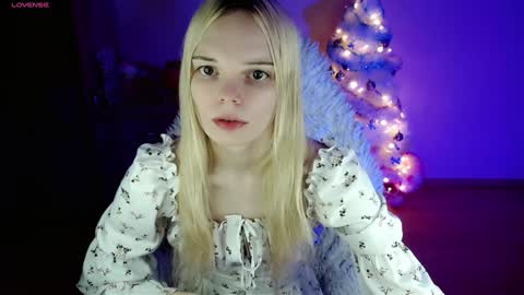 Snapshot of emily_nyaffe chatting on 01/16/25, 02:19 Lia online show from 01/16/25, 02:19