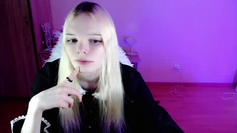 Snapshot of emily_nyaffe chatting on 01/26/25, 09:07 Lia online show from 01/26/25, 09:07