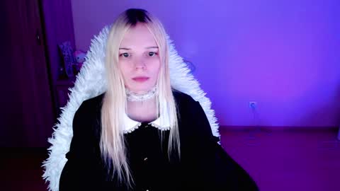 Snapshot of emily_nyaffe chatting on 01/28/25, 04:39 Lia online show from 01/28/25, 04:39