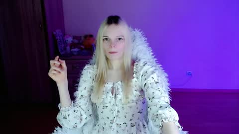 Snapshot of emily_nyaffe chatting on 02/06/25, 10:32 Lia online show from 02/06/25, 10:32