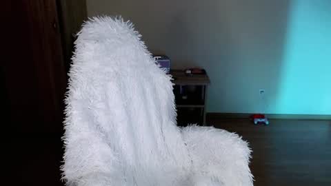 Snapshot of emily_nyaffe chatting on 02/07/25, 01:47 Lia online show from 02/07/25, 01:47