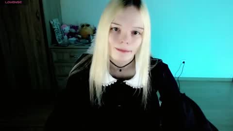 Snapshot of emily_nyaffe chatting on 02/09/25, 08:24 Lia online show from 02/09/25, 08:24